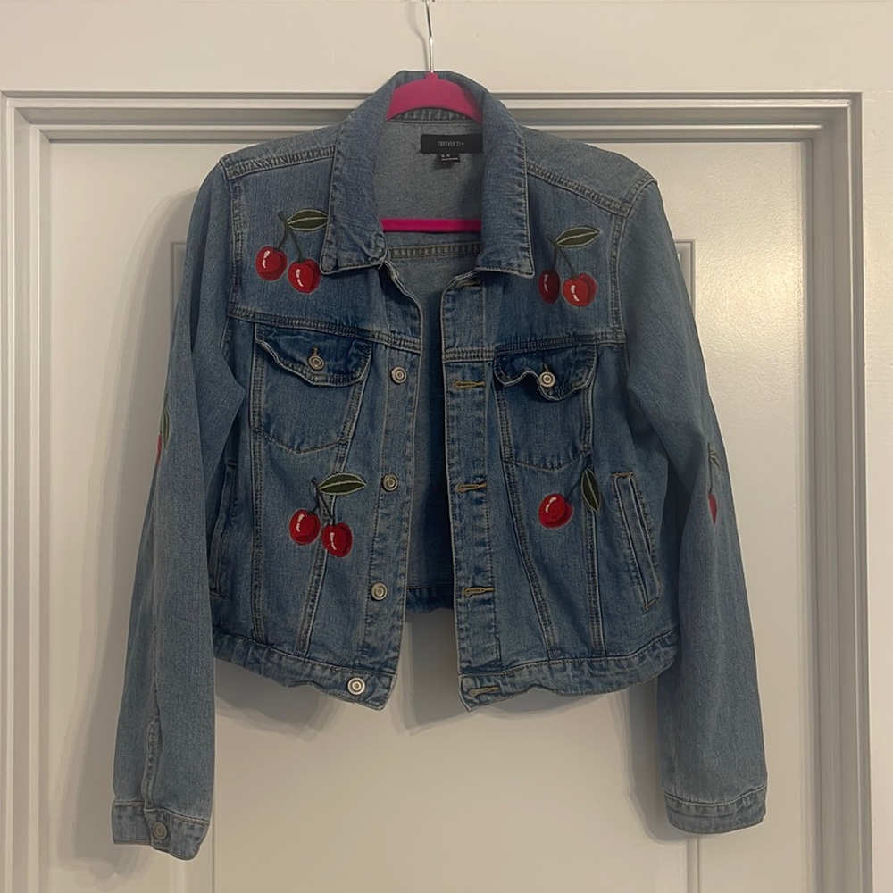 Cherry detail denim jacket 🍒
